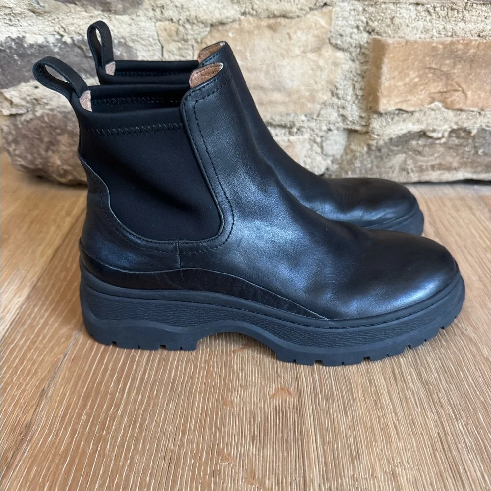 Madewell Dani chelsea lugsole boot black sz 7.5 price firm!